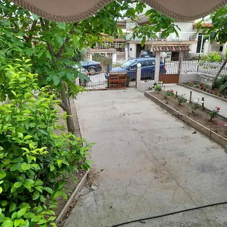 Lemon Tree Apartment *