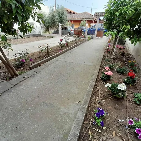 Lemon Tree Apartment Néoi Epivátai