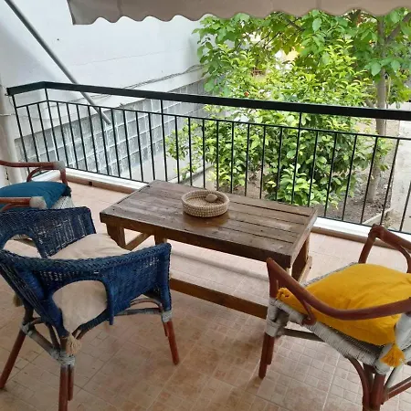 Lemon Tree Apartment Néoi Epivátai